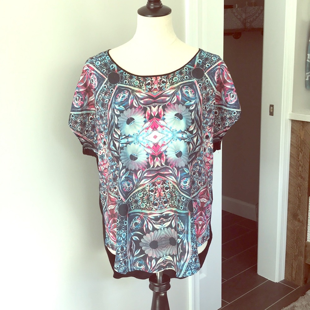 Cool mixed media hi-lo top
